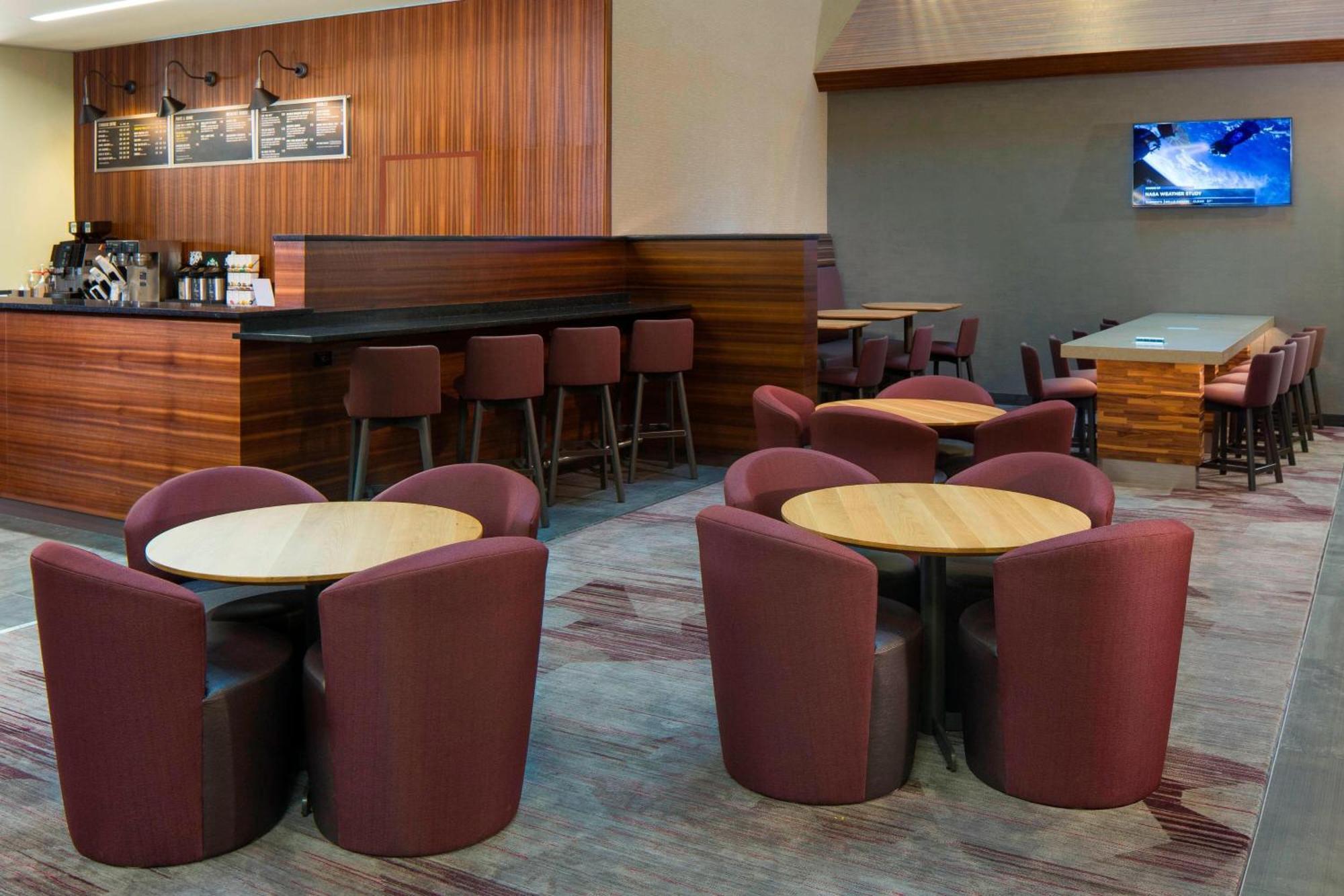 Отель Courtyard By Marriott New Orleans Downtown Near The French Quarter Экстерьер фото