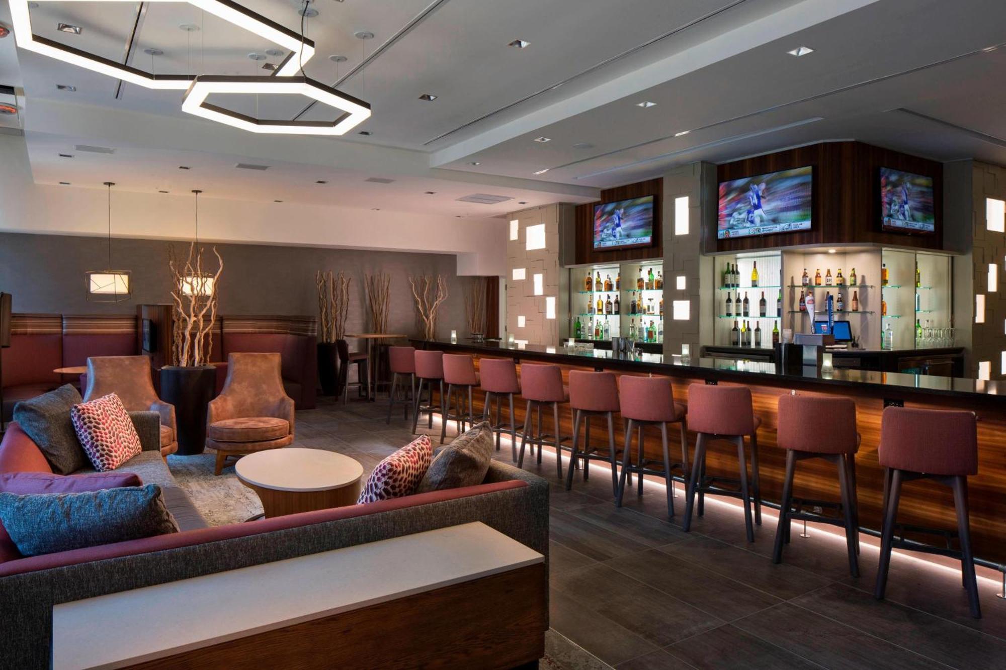 Отель Courtyard By Marriott New Orleans Downtown Near The French Quarter Экстерьер фото