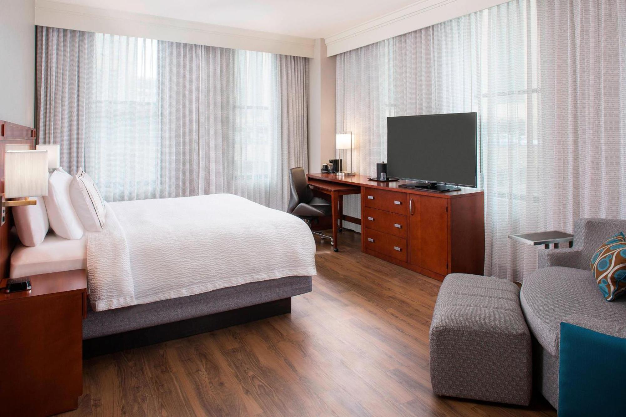 Отель Courtyard By Marriott New Orleans Downtown Near The French Quarter Экстерьер фото