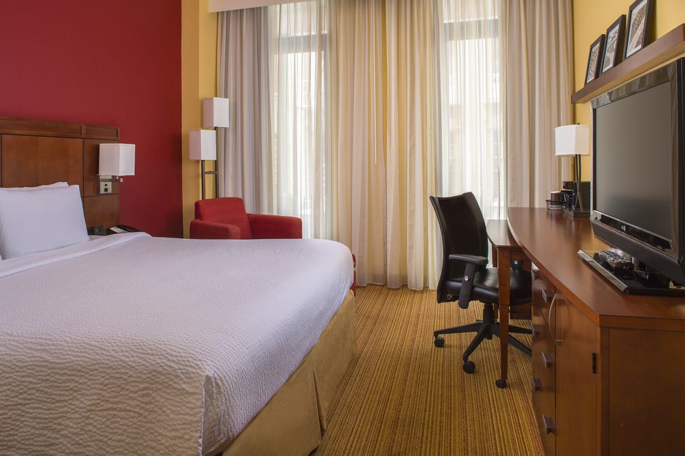 Отель Courtyard By Marriott New Orleans Downtown Near The French Quarter Экстерьер фото