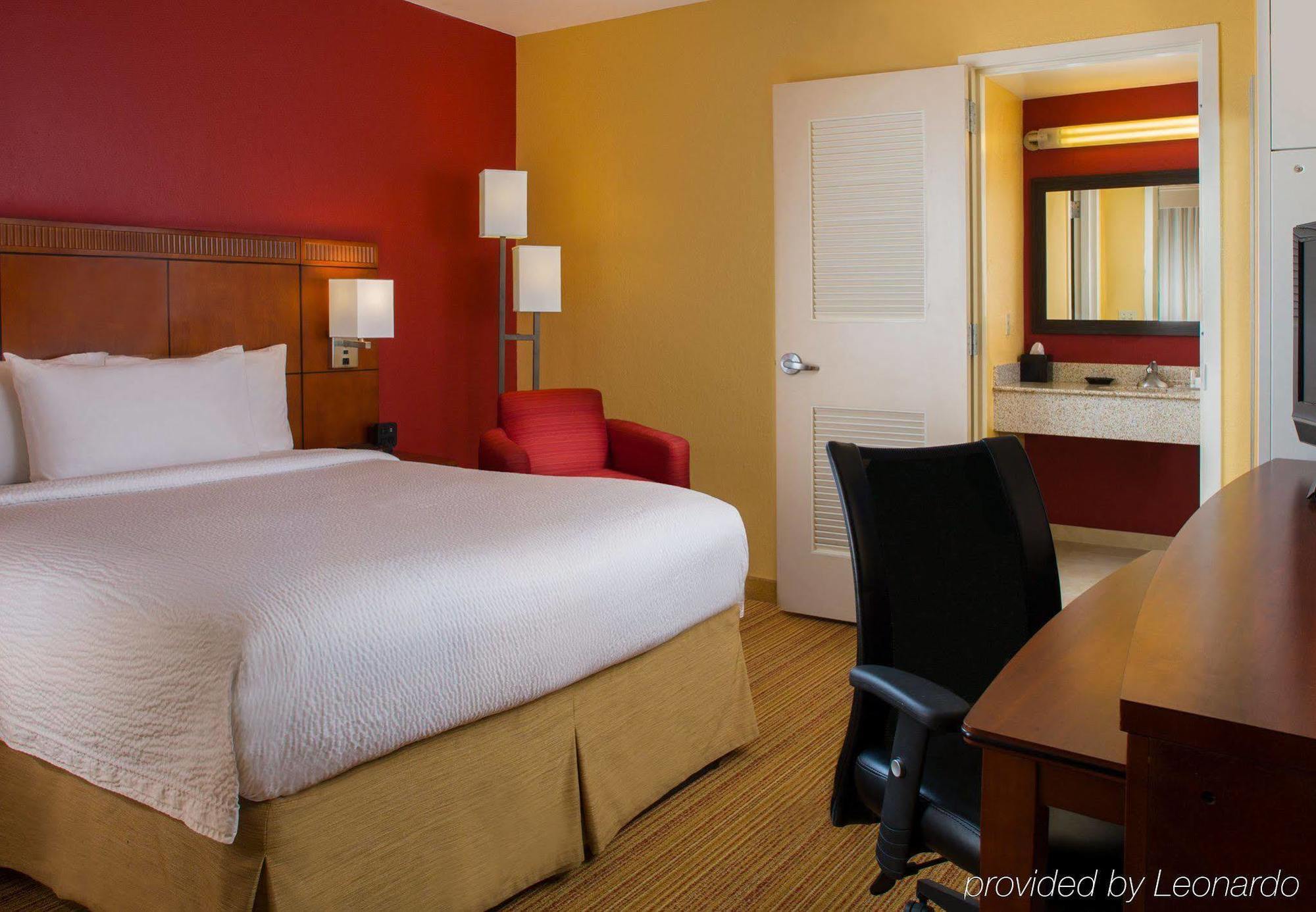 Отель Courtyard By Marriott New Orleans Downtown Near The French Quarter Экстерьер фото